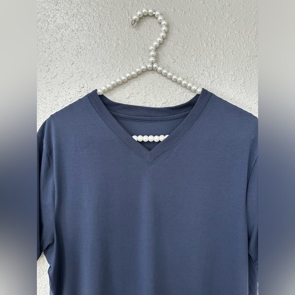 lululemon Fundamental V-Neck T-Shirt Size M - Picture 8 of 11